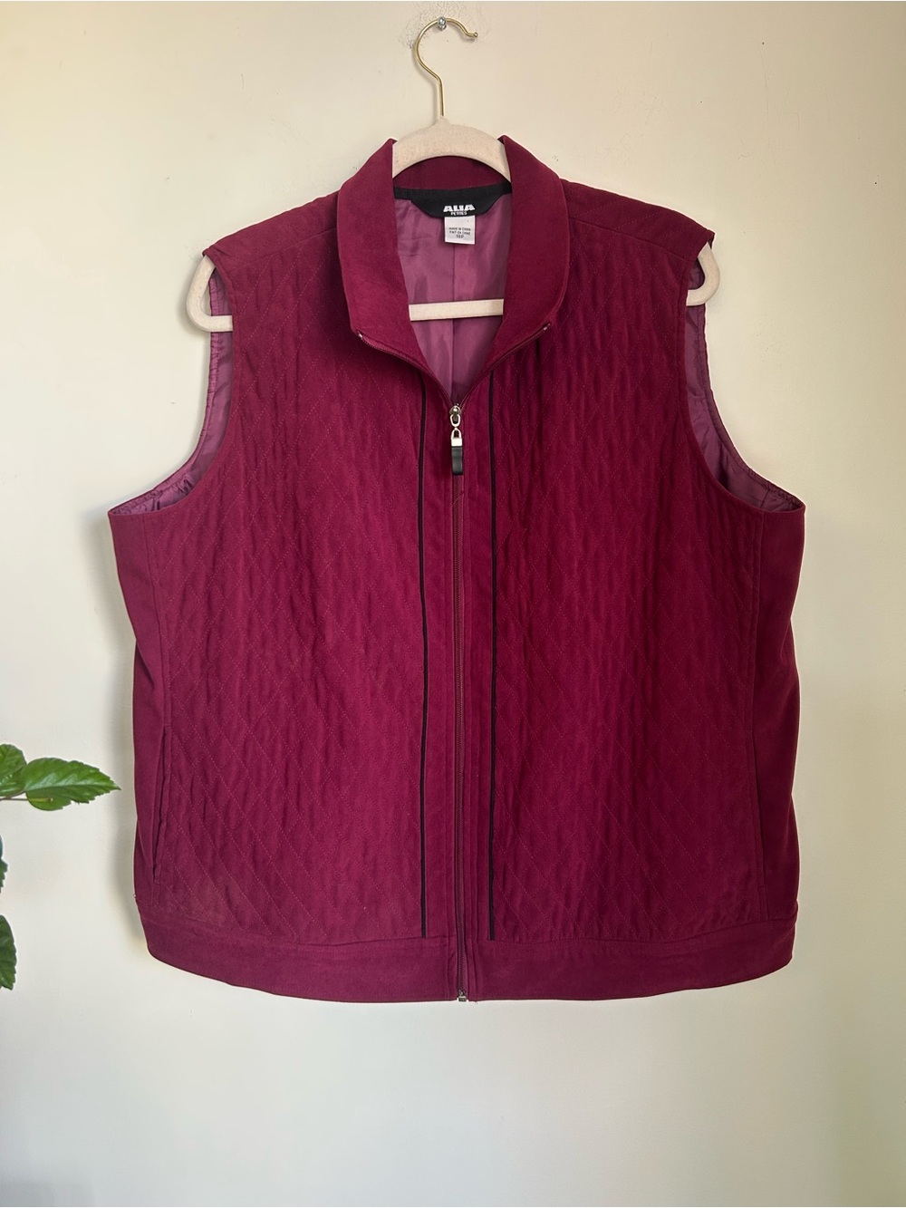 Alia Quilted Sleeveless Zip Vest in Burgundy